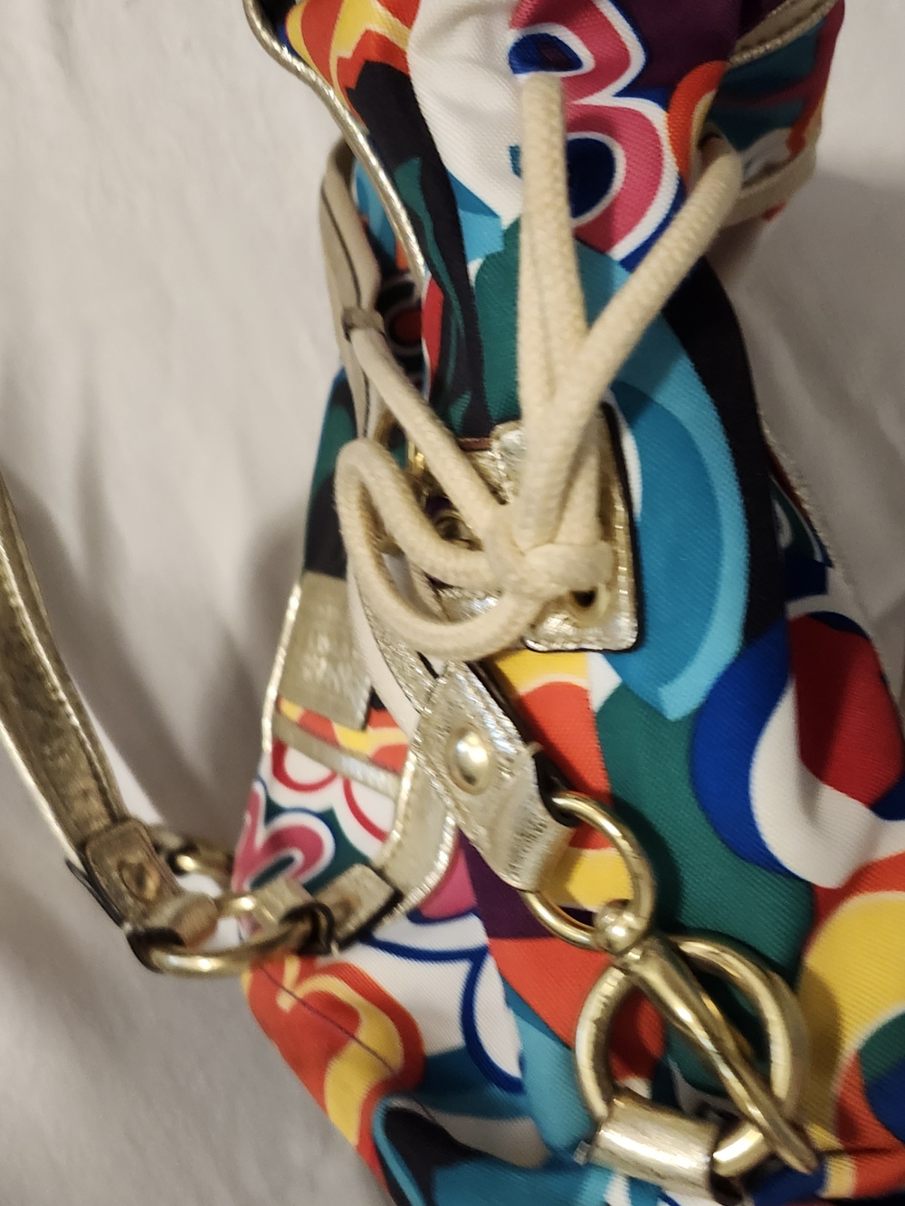 Vintage Coach Y2K Poppy Multicolor Signature Print Shoulder Bag with Gold Trim - Picture 8 of 8